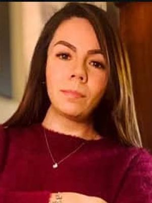 Eva, 35