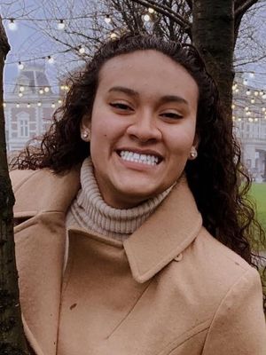 Gloria, 22