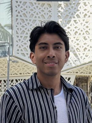 Alejandro, 25