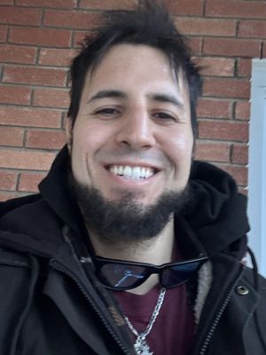 Salvatore, 32