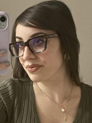 Gloria, 30