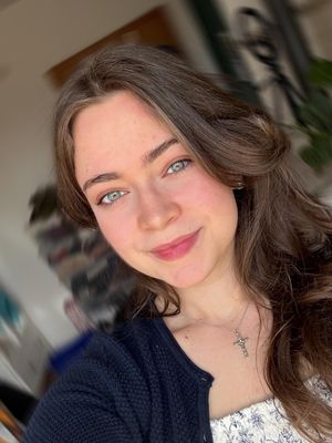 Helena, 24