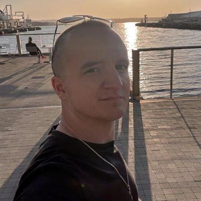 Alex, 33