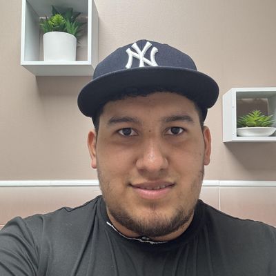 Luis, 28