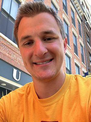 Chris, 28