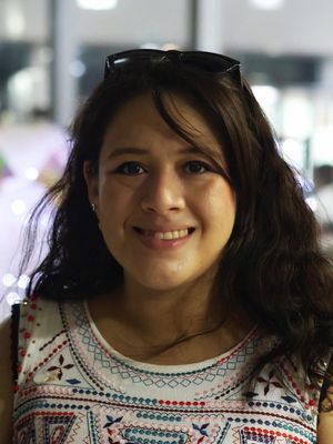 Eva, 33