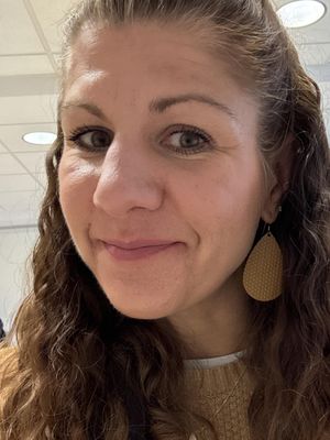 Chrissy, 44