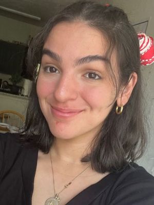 Vanessa, 23