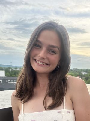 Emmy, 22