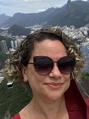 Angela, 43