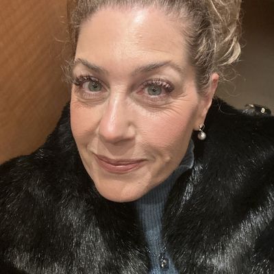 Isabell, 55