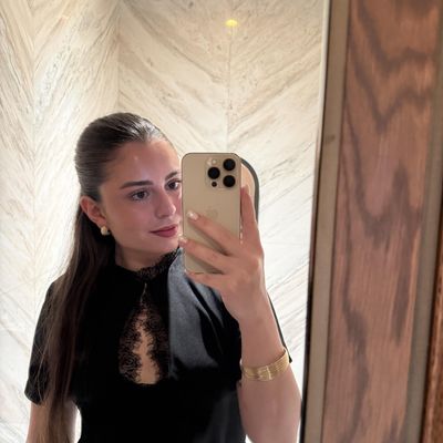 Eduarda, 27