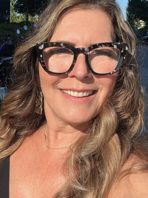 Laura, 56
