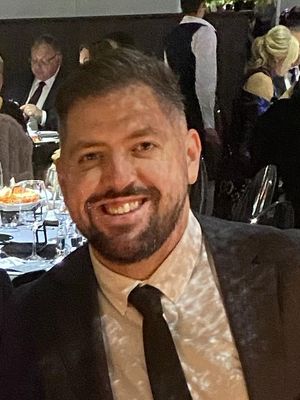 Thomas, 33