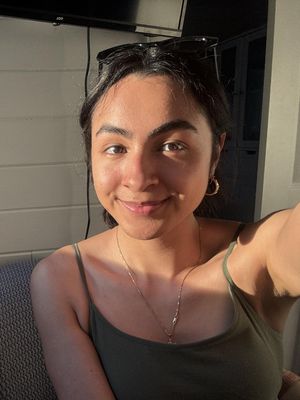Carolyn, 24