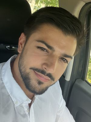 Manuel, 28