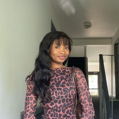 Debbie, 25