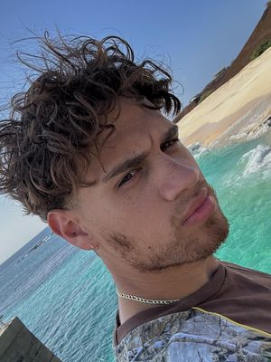 Gio, 25