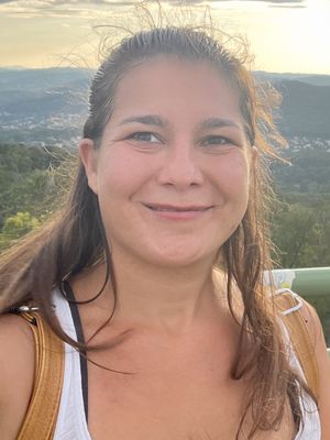 Carina, 33