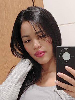 Ana, 32