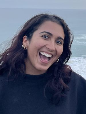 Yaritza, 27