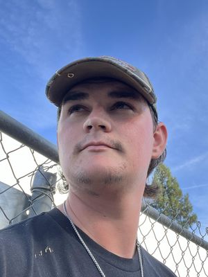 Carl, 23