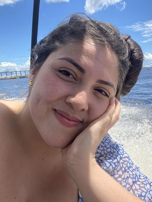 Larissa, 28