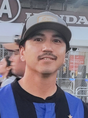 Julio, 35