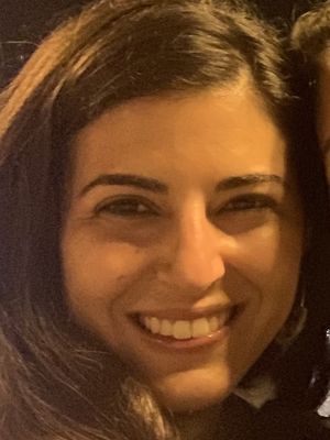 Nina, 33