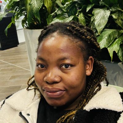 Vee, 27