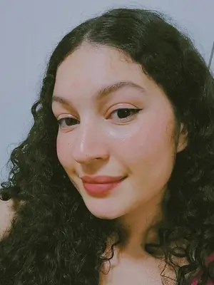 Gabriela, 23
