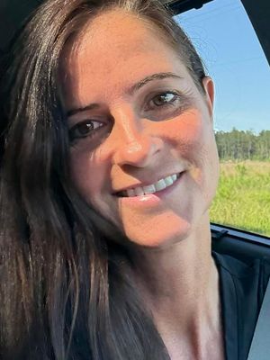 Nuria, 48