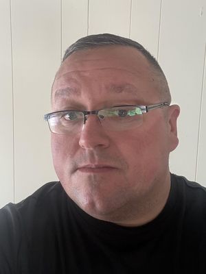 Wes, 39