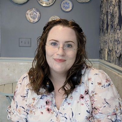 Elaine, 32