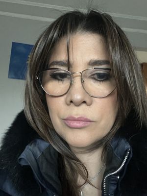 Adriana, 48