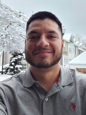 Carlos, 32