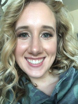 Cami, 29