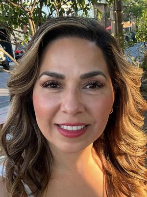Nicole, 48