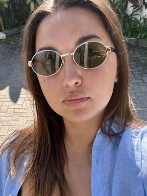 Julia, 28