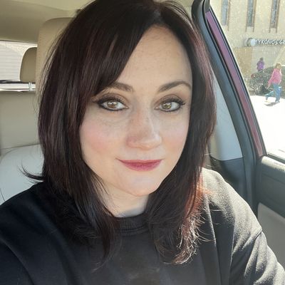 Stephanie, 44