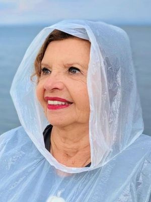 Ana Maria, 76