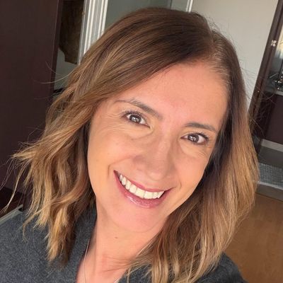 Claudia, 51