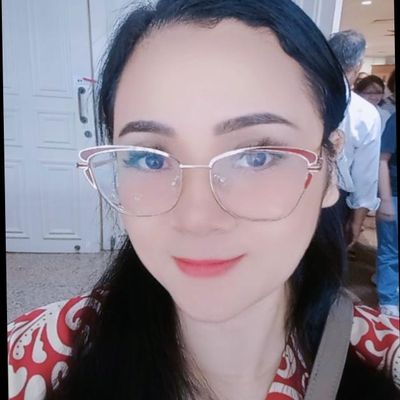 Sherly, 32
