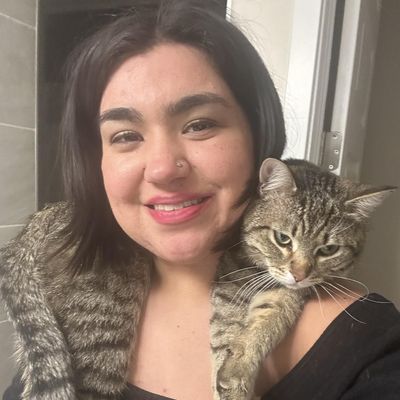 Mia, 21