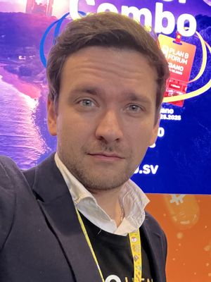 Max, 35