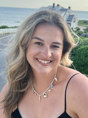 Lexi, 27