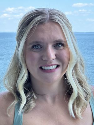 Chloe, 26