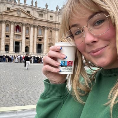 Michaela, 28