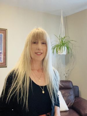 Sandra, 56