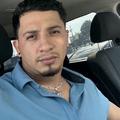Carlos, 35